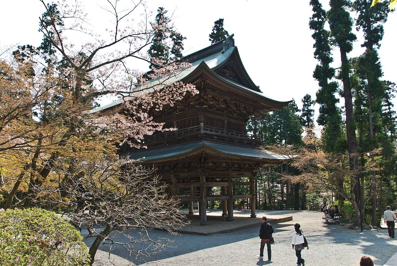 The main gate of Engaku-ji