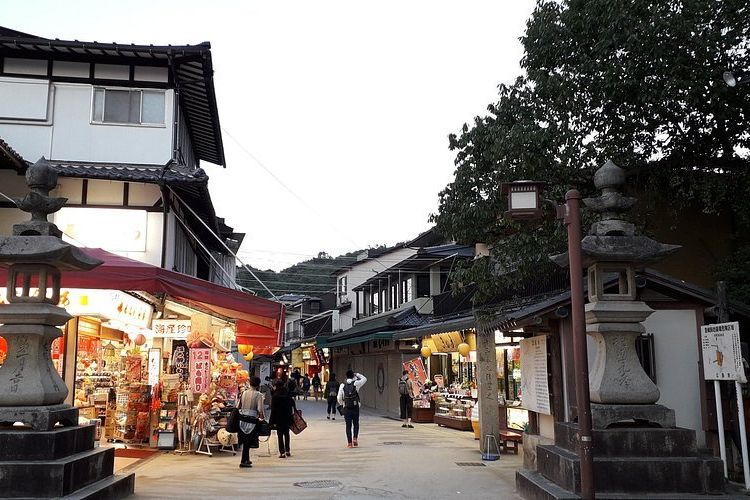 宮島の表参道商店街