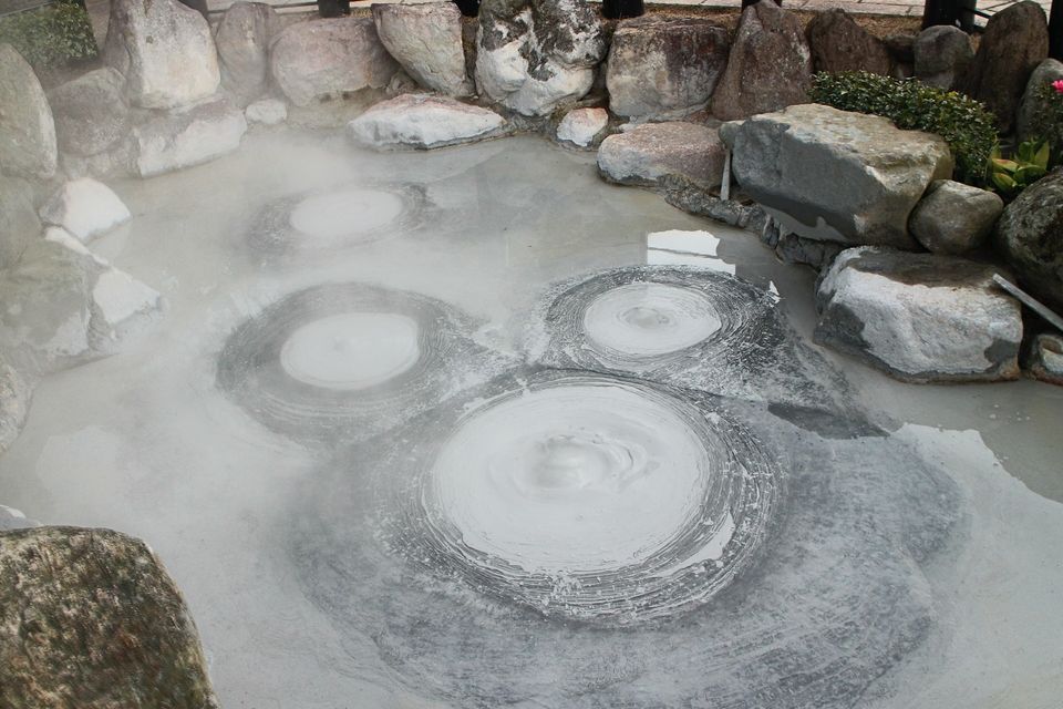 Mud bubbles at Oniishi Bozu Jigoku