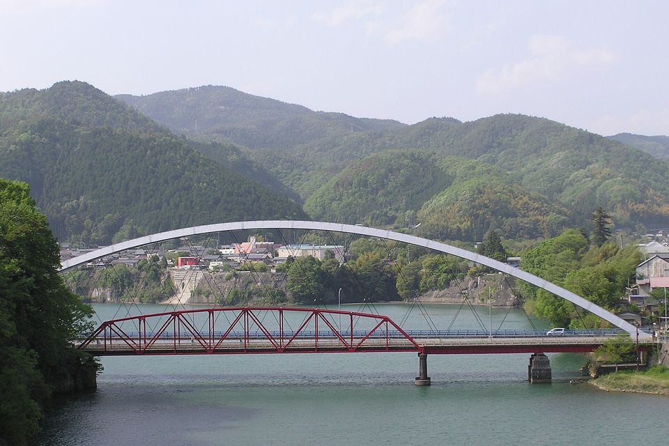 木曽川に架かる八百津橋
